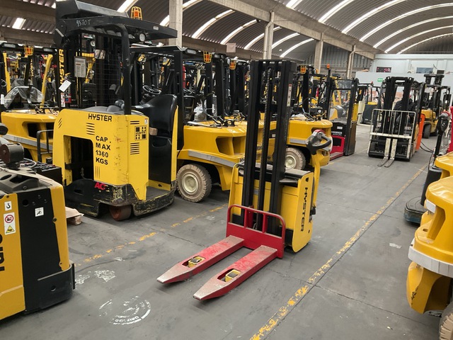 2017 Hyster S1.0E 2200 lb Electric Pallet Jack
