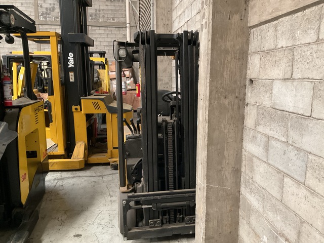 2012 Yale ERP040VTN36TE082 3750 lb Electric Forklift (Inoperable)