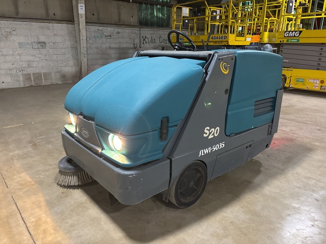 Tennant S20 Ride-On Floor Sweeper Tennant S20 Ride-On Floor Sweeper