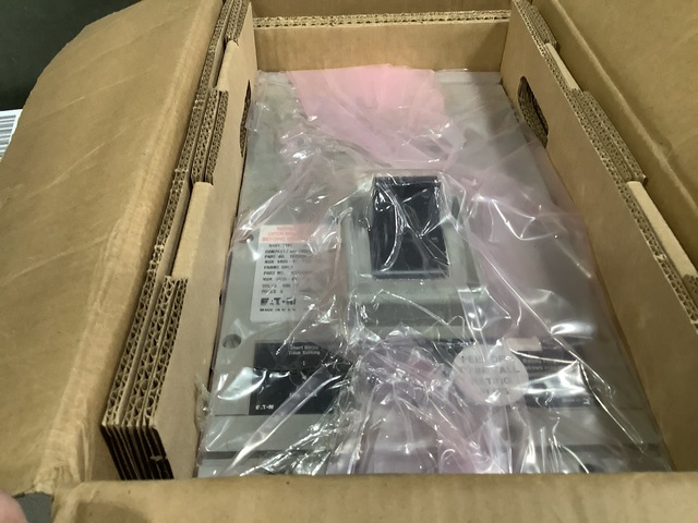 Eaton AQB-L400QF Complete Air Circuit Breaker