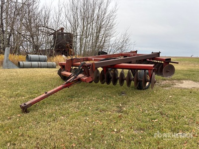 International 760 13 ft Offset Disc