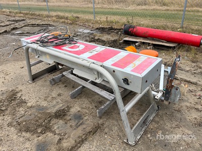 Znak samochodu pilotującego