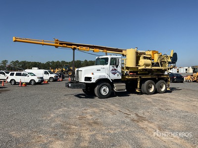 Straight Boom on 1999 International 5000 6x4 Drill Truck