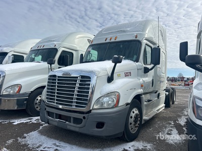 2013 Freightliner Cascadia 125 6x4 3- Achs Sattelzugmaschine mit Schlafkabine (Inoperable)