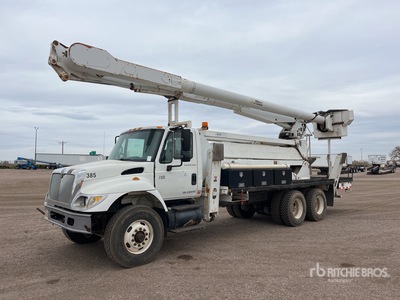 2002 Altec AM900-E100 99 ft on 2003 International 6x4 Arbeitsbühne-Lkw