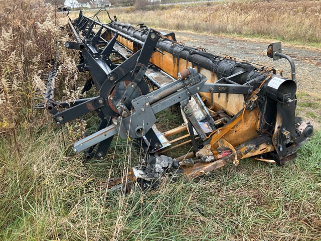 Massey Ferguson 9250 Draper Combine Header (Inoperable)
