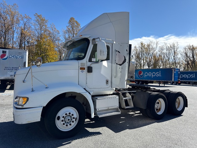 2002 International 9200 6x4 T/A Day Cab Truck Tractor 2002 International 9200 6x4 T/A Day Cab Truck Tractor