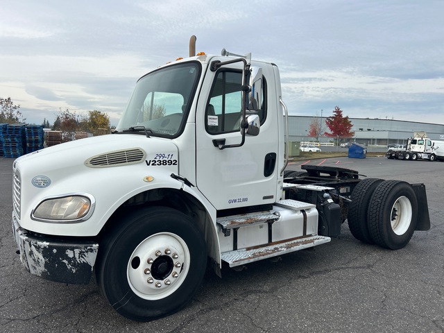 2011 Freightliner M2 106 4x2 S/A Day Cab Truck Tractor 2011 Freightliner M2 106 4x2 S/A Day Cab Truck Tractor