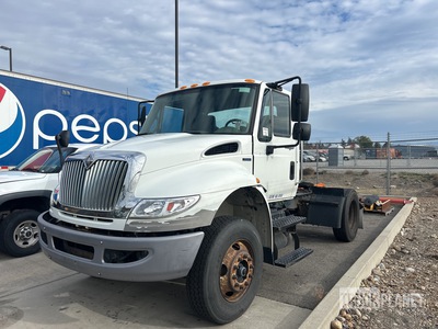 2010 International 4400 4x2 Cabina per trattore stradale 2 assi