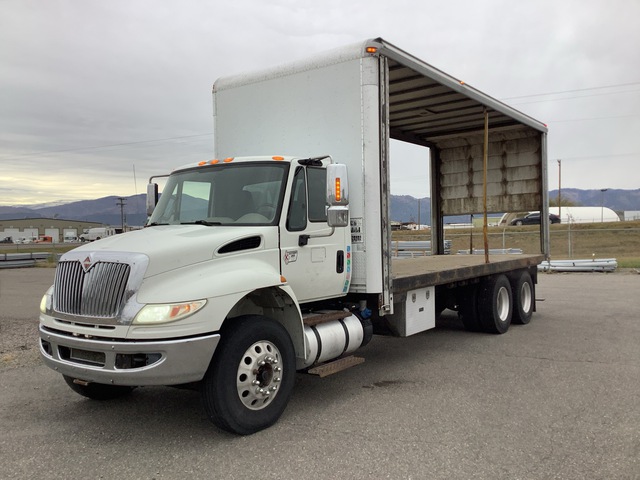 2017 International 4400 6x4 Van Truck