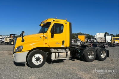 2013 Freightliner Cascadia 125 6x4 T/A Day Cab Truck Tractor