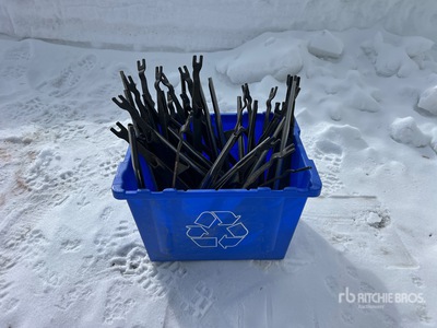 Quantity of (20) Crop Lifters Varios equipamientos de agricultura