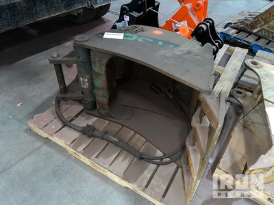 Wain-Roy 24 in Digging Excavator Bucket - Fits Case 580