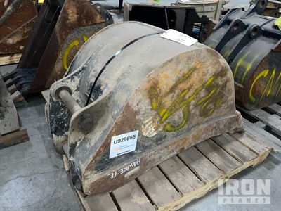 Cat 24 in Digging Backhoe Rear Bucket