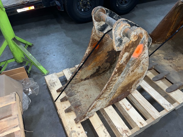 Cat 18 in Digging Backhoe Rear Bucket