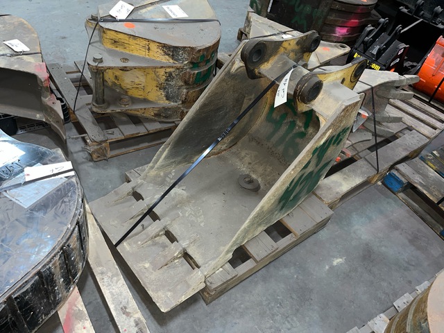 Cat 24 in Digging Backhoe Rear Bucket - Fits Cat 426