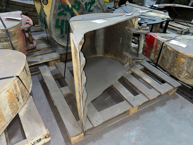 Cat 24 in Digging Backhoe Rear Bucket - Fits Cat 416