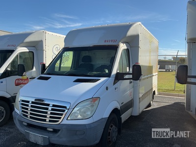 2011 Mercedes-Benz Sprinter 4x2 Fourgon cargo