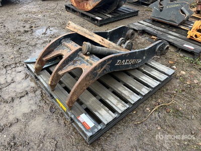 Daequip 30 in Hydraulic Excavator Thumb - Fits Hyundai HX260L