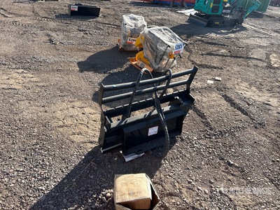 2025 GIYI GY-CYHC 30 in Mini Skid Steer Forks (Unused)