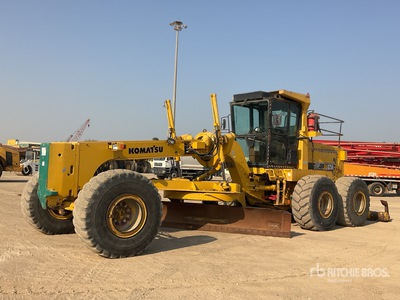 2011 Komatsu GD825A-2 Motoniveladora