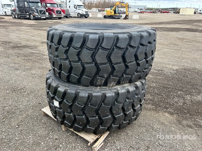 Quantity of (2) 650/65R25 إطارات المعدات