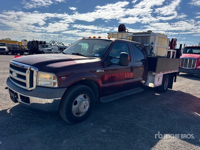 2005 Ford F-350 XLT 4x2 Crew Cab Lube Truck