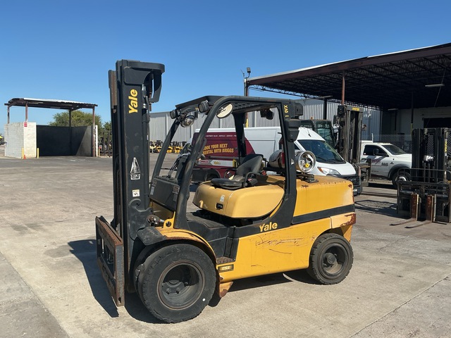 2017 Yale GLP120VXNEBE103 11450 lb Pneumatic Tire Forklift