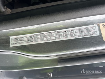 2023 Peterbilt 567 8x4 Cabeza Tractora Cabina Dormitorio