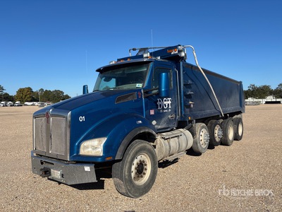 2017 Kenworth T880 10x4 Quad/A Dump Truck