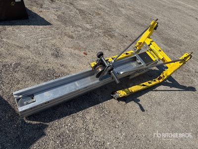 Sumner 2118 Material Hoist
