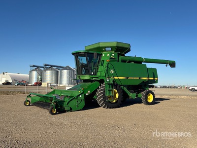 John Deere CTS 4x4 Combine Harvester