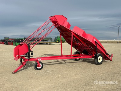 Kuhns 1034 84 in Square Bale Accumulator