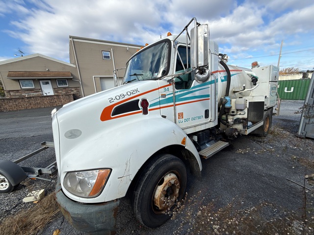 2009 Kenworth 4x2 Vacuum Tanker Truck