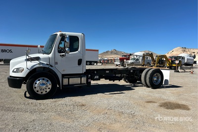2014 Freightliner M2 106 4x2 Cabine en chassis