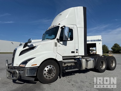 2020 Volvo VNL 300 6x4 Cabeza Tractora Cabina Corta