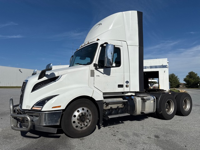 2020 Volvo VNL 300 6x4 T/A Day Cab Truck Tractor 2020 Volvo VNL 300 6x4 T/A Day Cab Truck Tractor