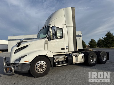 2020 Volvo VNL 300 6x4 Cabeza Tractora Cabina Corta