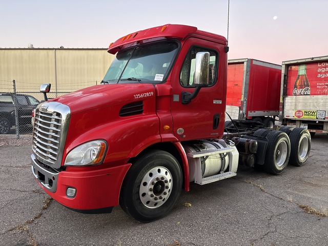 2012 Freightliner Cascadia 113 6x4 T/A Day Cab Truck Tractor