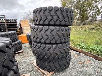 Quantity of (4) Bedrock 20.5x25 إطارات المعدات (Unused)