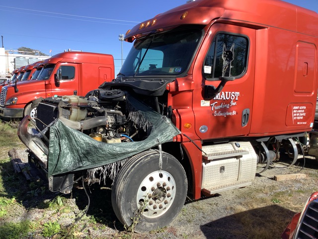 2015 Freightliner Cascadia 125 6x4 T/A Sleeper Truck Tractor (Inoperable) 2015 Freightliner Cascadia 125 6x4 T/A Sleeper Truck Tractor (Inoperable)