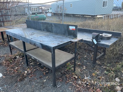 Quantity of (2) Steel Work Benches Articoli da ferramenta e di consumo