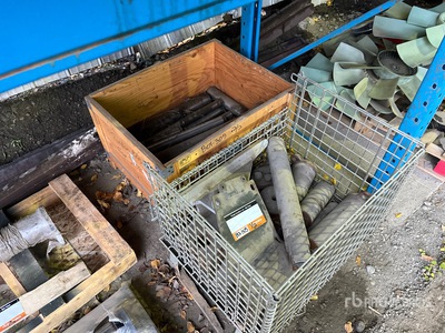 Quantity of Miscellaneous Pins And Brackets