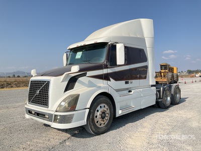 2013 Volvo VNL 6x4 Tractocamion con Dormitorio / T/A Sleeper Truck Tractor