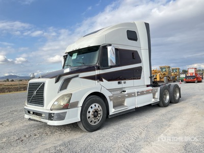 2013 Volvo VNL 6x4 Tractocamion con Dormitorio / T/A Sleeper Truck Tractor