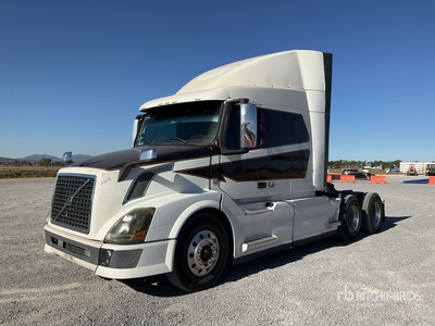 2015 Volvo VNL 6x4 Tractocamion con Dormitorio / Ciągnik siodłowy T/A z kabiną sypialną