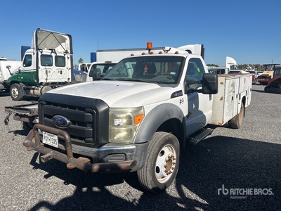 2011 Ford F-450 XL 4x2 Camion utilitaire (Inoperable)