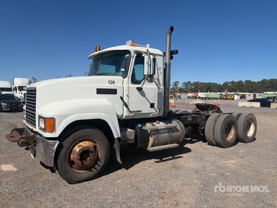 2013 Mack CHU613 6x4 Ciągnik siodłowy T/A z kabiną dzienną