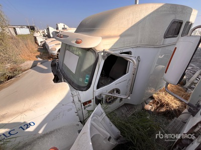 2005 International 9400i 6x4 Tractocamion con Dormitorio (INOPERABLE) / Cabeza Tractora Cabina Dormitorio (Inoperable)