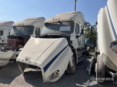 2015 Freightliner Cascadia 6x4 Tractocamion con Dormitorio (INOPERABLE) / Cabeza Tractora Cabina Dormitorio (Inoperable)